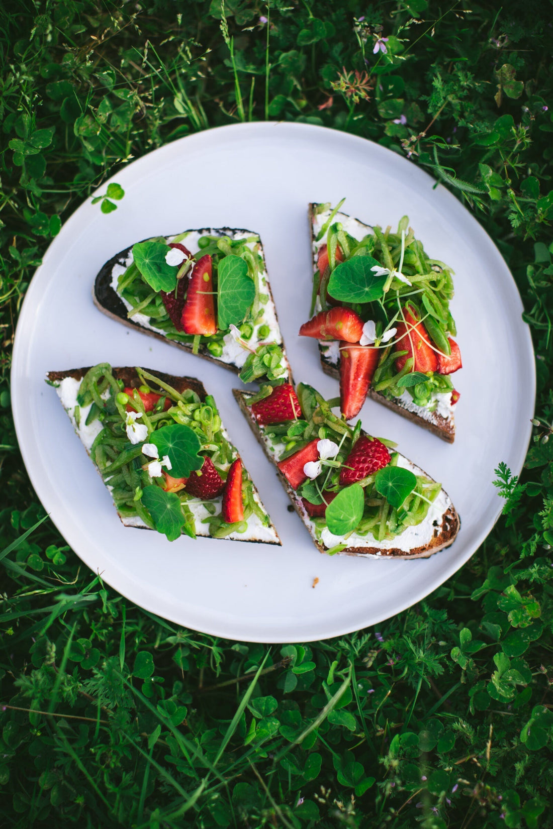 Spring Fett’unta with Fresh Sheep’s Cheese, Snap Peas & Strawberries / Tournant